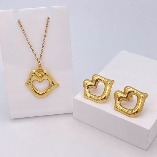 C1600 Conjunto de collar y aretes silueta labios dorados acero inoxidable 24cm largo 3cm dije