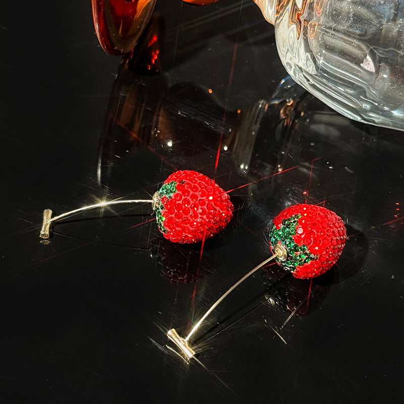 E3335 Aretes fresas brillantes cristal fiesta aleacion 6cm