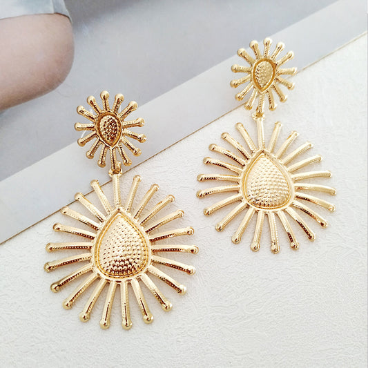 E3131 Aretes dorados gota rayos sol aleacion largo 6cm