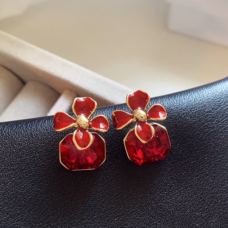 E2052 Aretes flor cristal rojo chicos