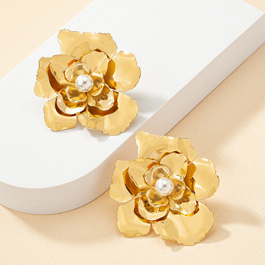 E3737 Aretes flor dorada aleacion chapado en oro de 14k 6.5cm