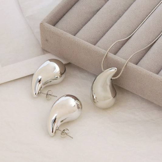 C1030 Conjunto collar aretes gota plateada cubierto de cobre 24cm largo 2cm dije