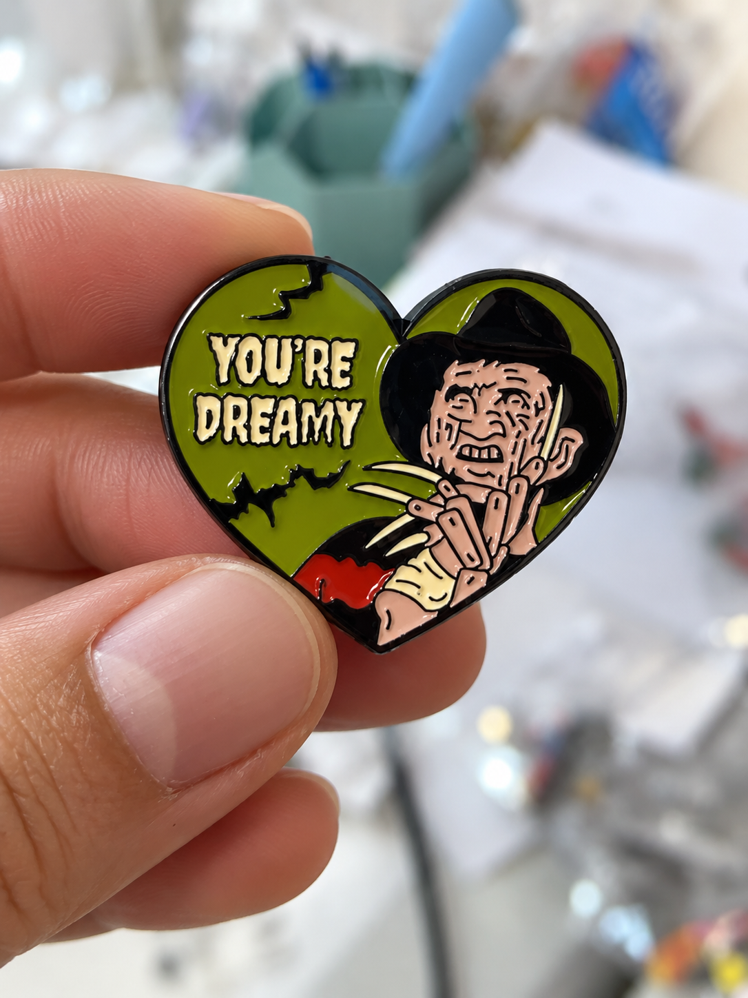PI001 Pin broche Freddy kruger para tela accesorio metal esmaltado 3x2.5cm