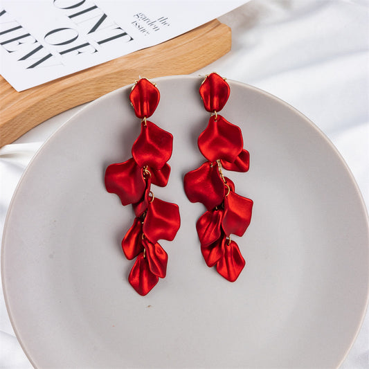 E4905 Aretes pétalos rojos colgantes esmaltado aleacion 12cm