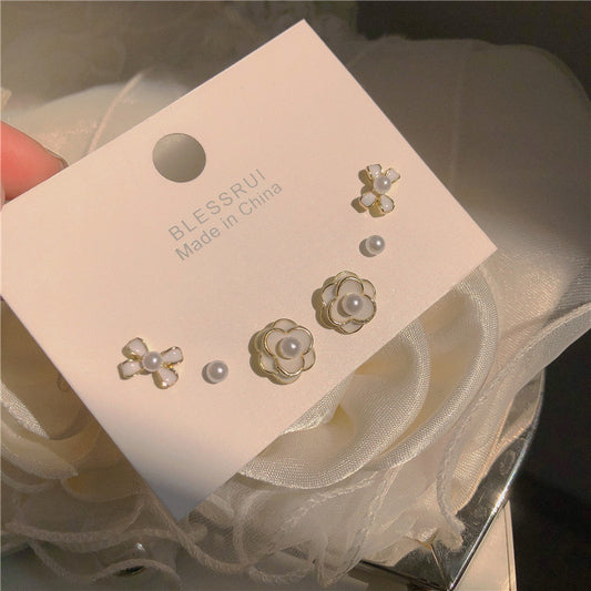 E3890 conjunto de aretes flor blanca poste de plata 1cm