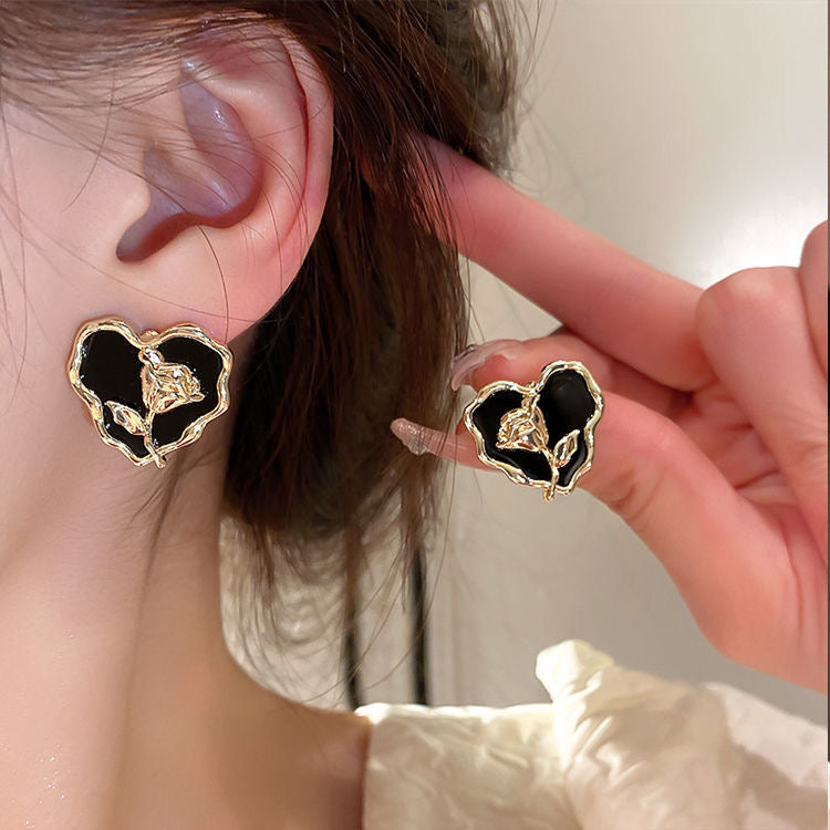 E5779 Aretes corazón negro rosa dorada aleacion 2cm