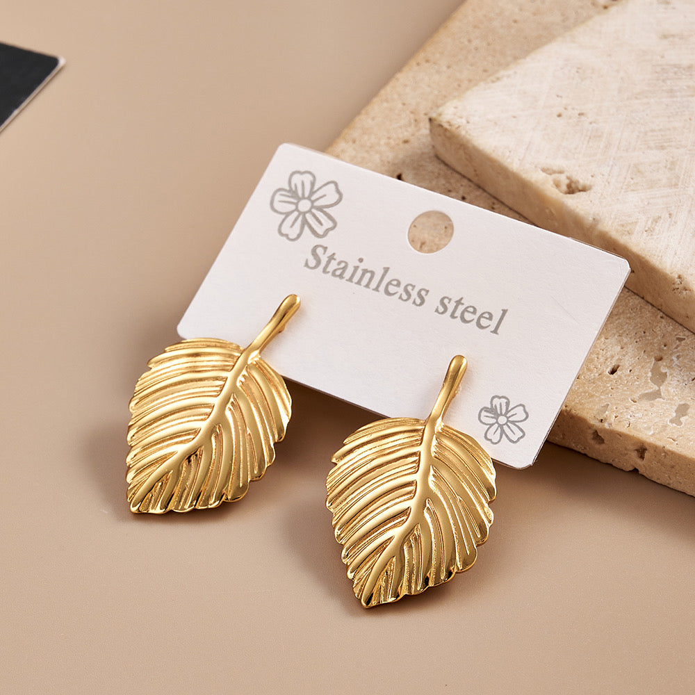 J596 Aretes hoja dorada acero inoxidable 3.5cm
