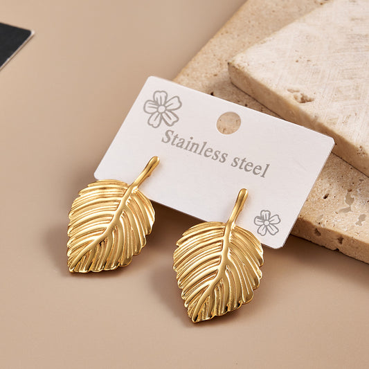 J596 Aretes hoja dorada acero inoxidable 3.5cm