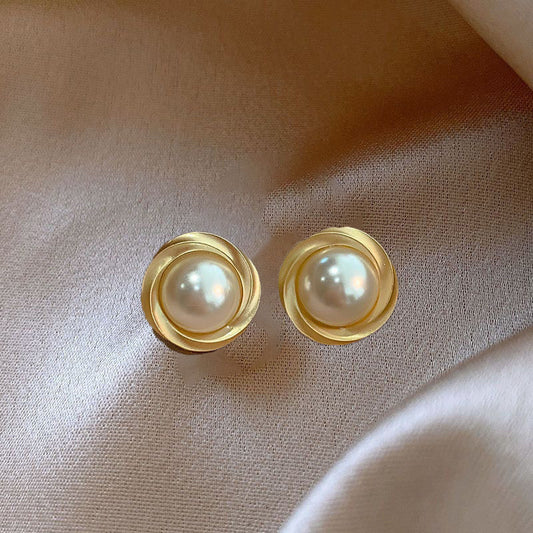 E7049 Aretes perla contorno dorado aleacion 2cm