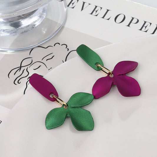E3085 Aretes petalos asimetricos acrilico 4cm