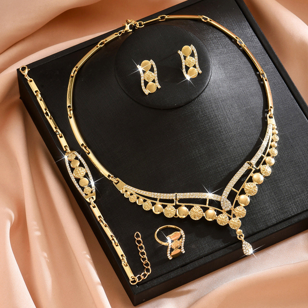 C1516 Conjunto collar pulsera aretes y anillo dorado gotas diamante 21cm dije 2cm pulsera 19cm aretes 2cm