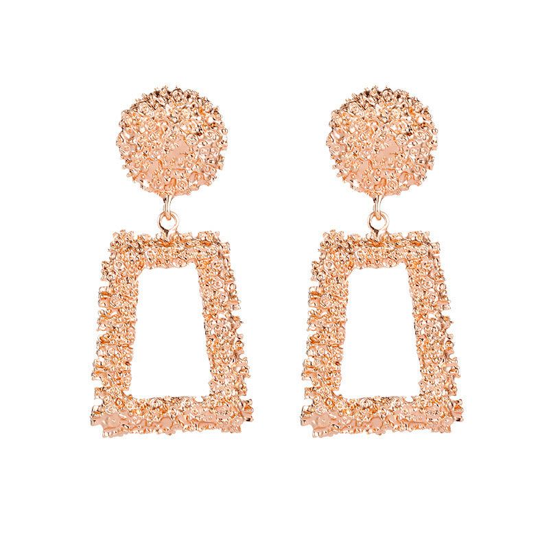 E7147 Aretes rectangular oro rosa con textura aleacion 7cm