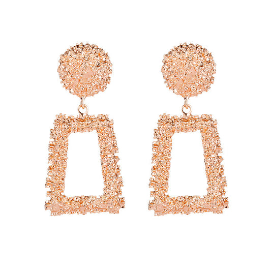 E7147 Aretes rectangular oro rosa con textura aleacion 7cm