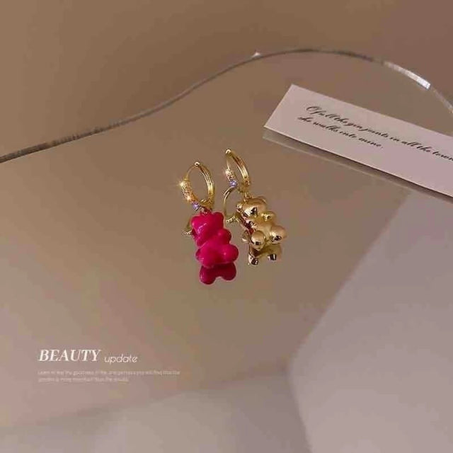 E1287 Aretes Panditas asimétricas fucsia y dorado par argolla