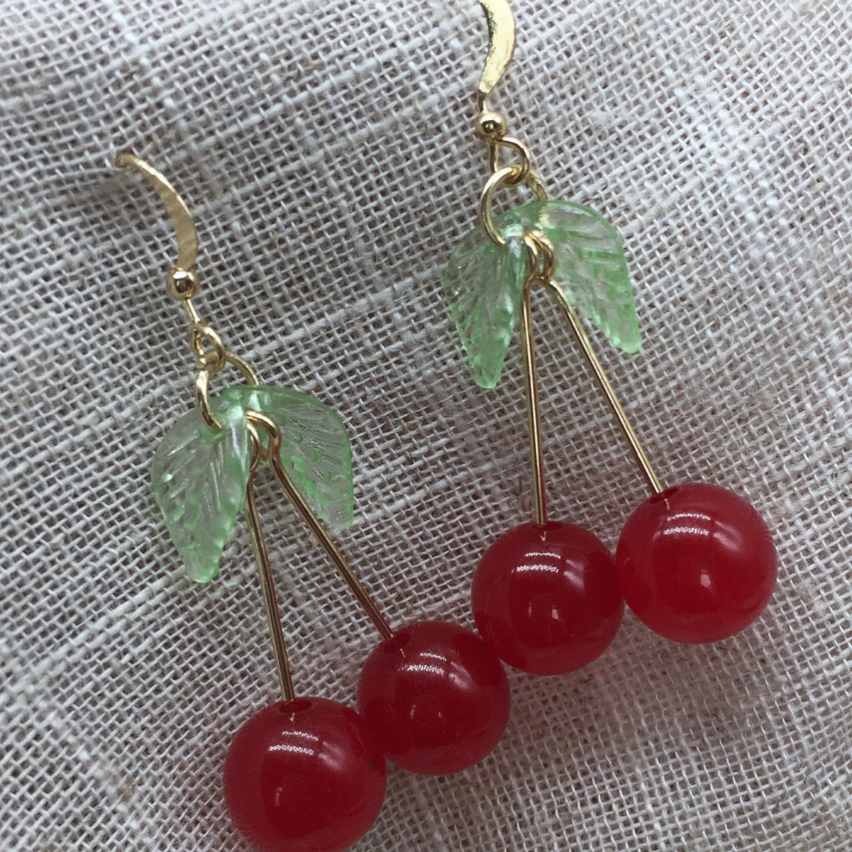 E3060 Aretes cereza resina hierro 5cm