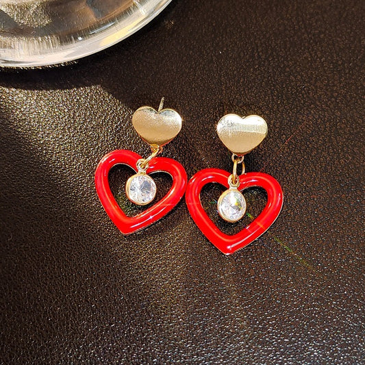 E4968 Aretes silueta de corazones rojos rojo con dorado aleacion 3cm