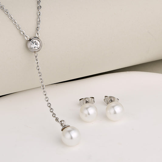 C951 Conjunto de aretes y collar perla plateado acero inoxidable 25cm largo