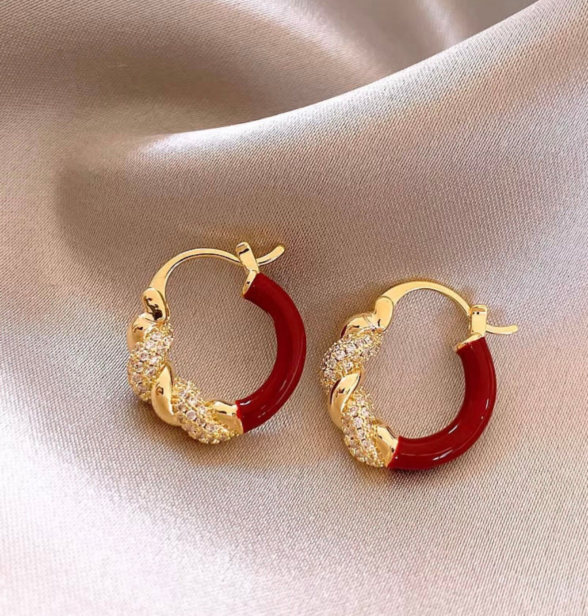 E5083 Arracadas doradas con rojo  de presión aleacion 3cm