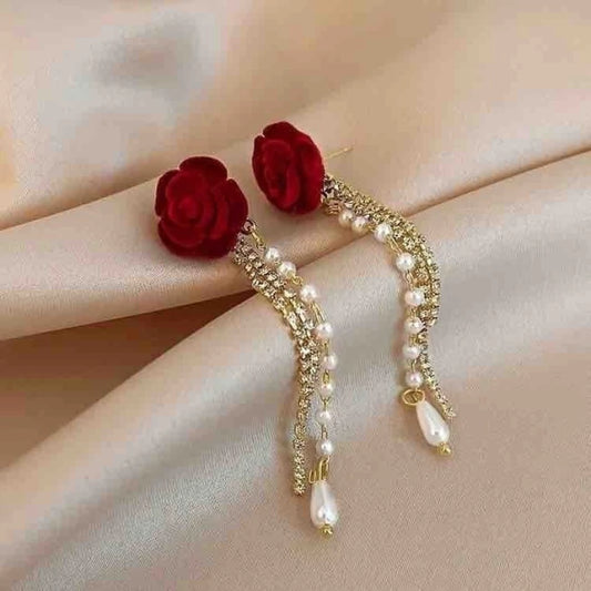 E1100 ARETES LIGEROS FLOR ROSA ROJA TERCIOPELO INCRUSTACIÓN PERLA