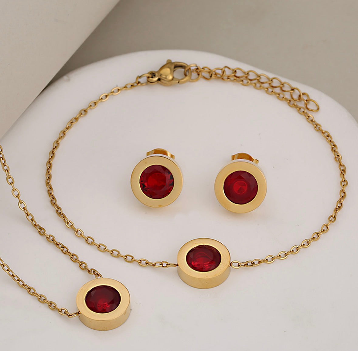 C1195R Conjunto collar pulsera aretes dorado cristal rojo acero inoxidable