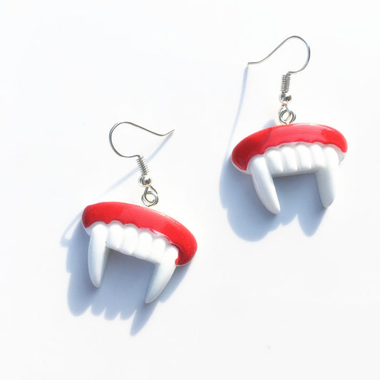 E4113 Aretes colmillos vampiro resina 4cm