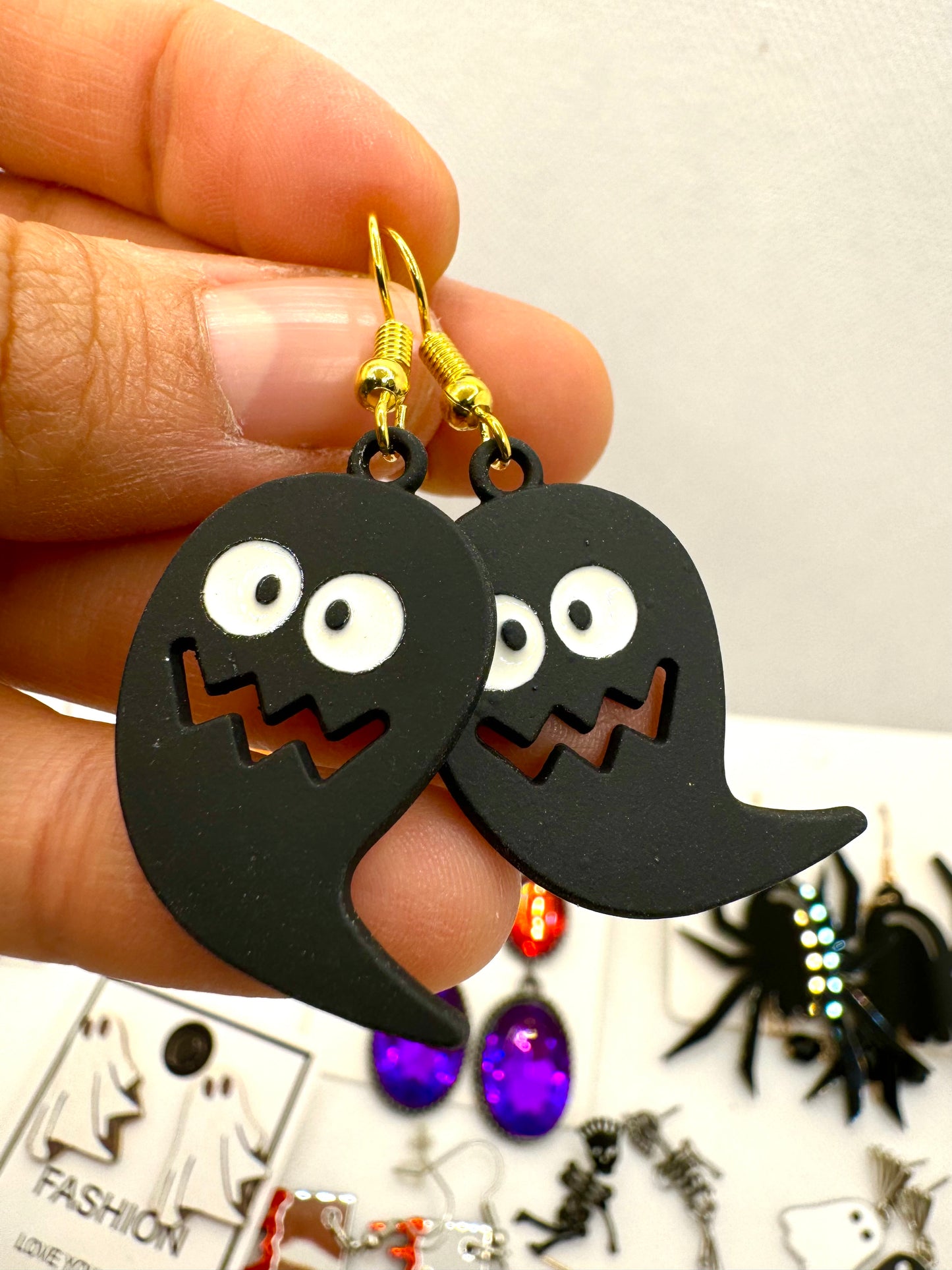 E253 Aretes Negros Fantasma Halloween