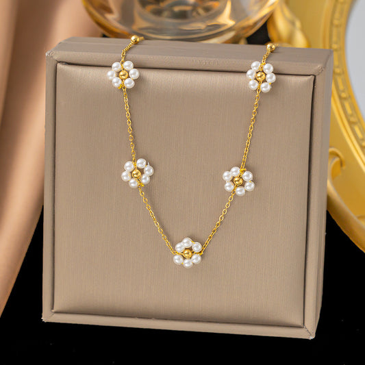 C821 Collar de flores blancas acero de titanio  19cm largo 1 cm dije