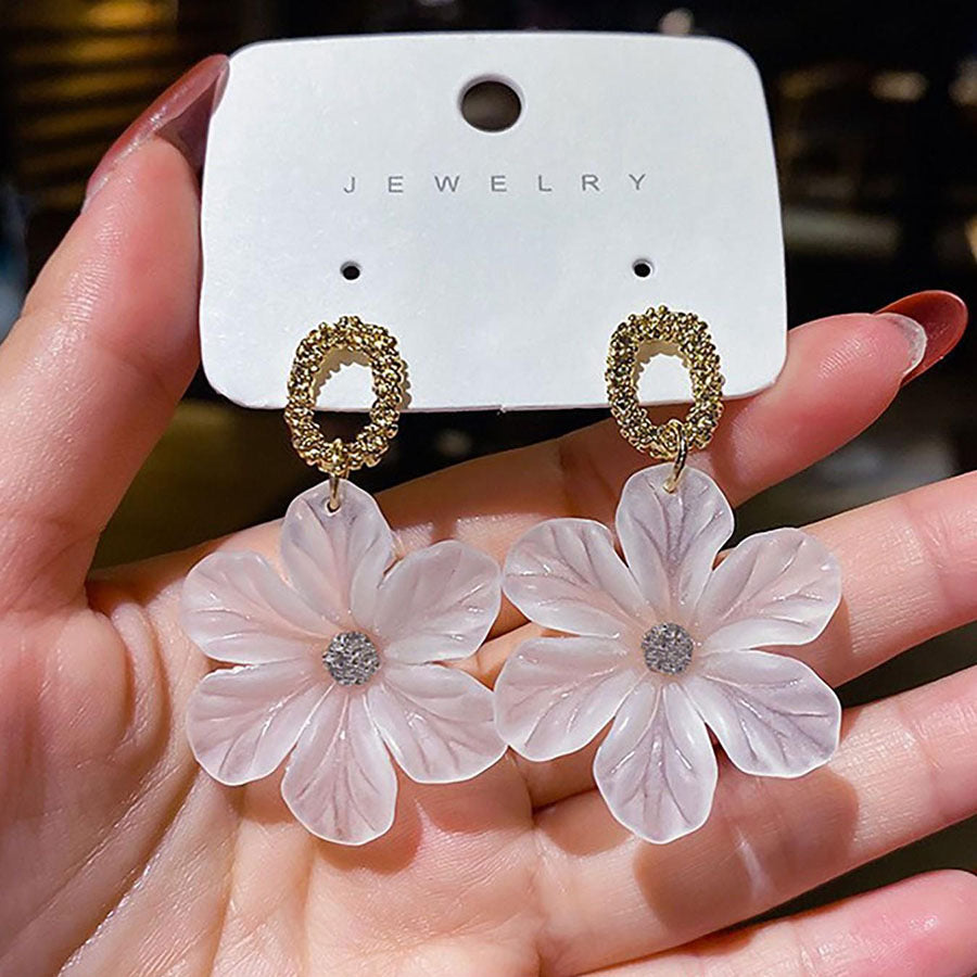 E7208 Aretes flor blanca aleacion 5cm