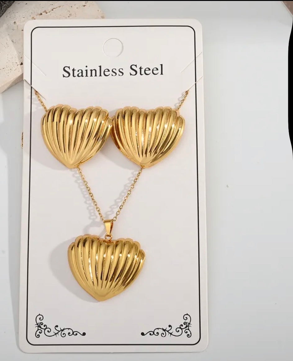 C1168 Conjunto de collar y aretes corazon dorado acero inoxidable