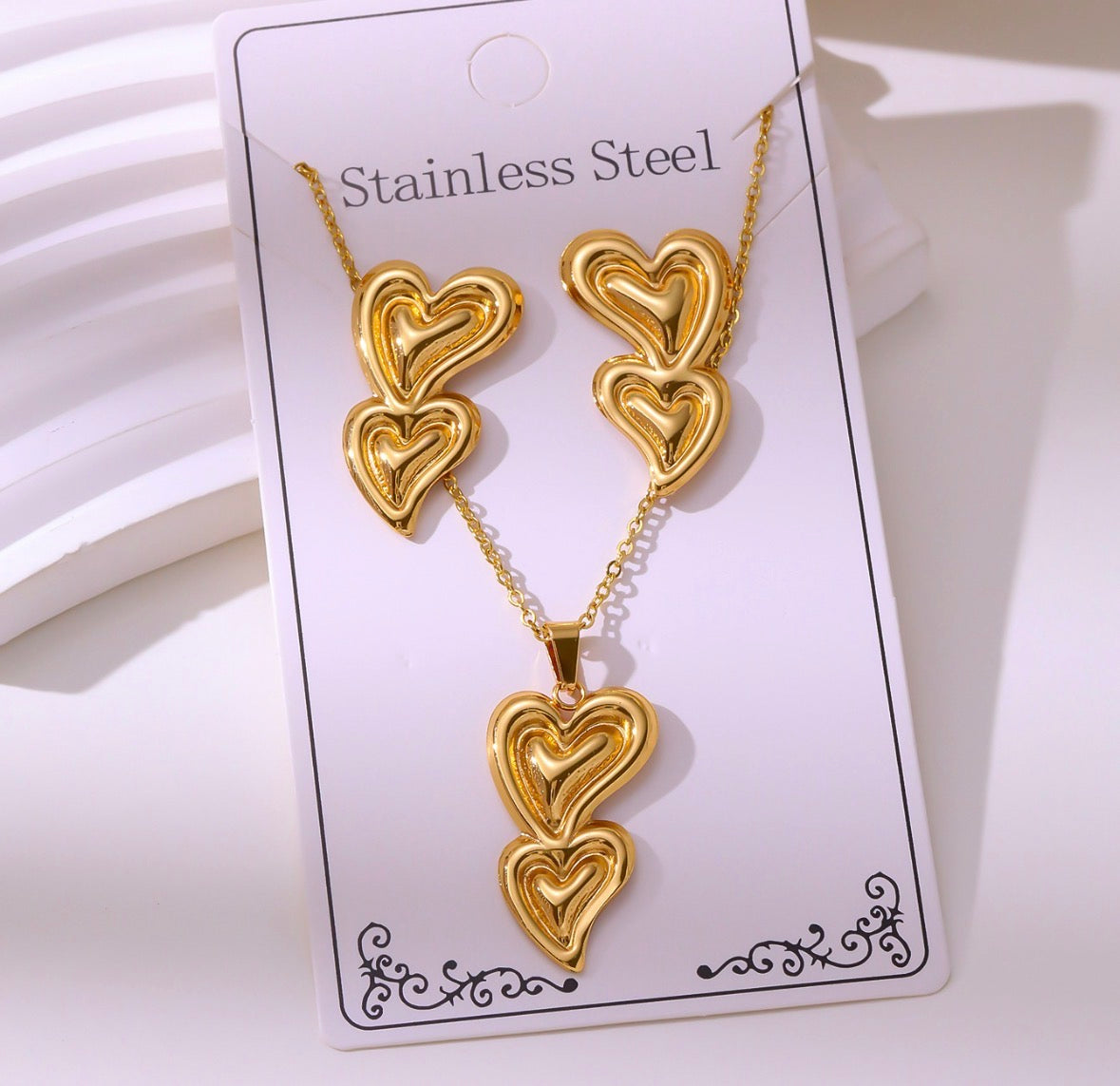 C1275 conjunto de collar y aretes corazones dorado acero inoxidable