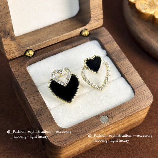 E3914 Aretes asimétricos corazón negro Poste de plata 2.5cm