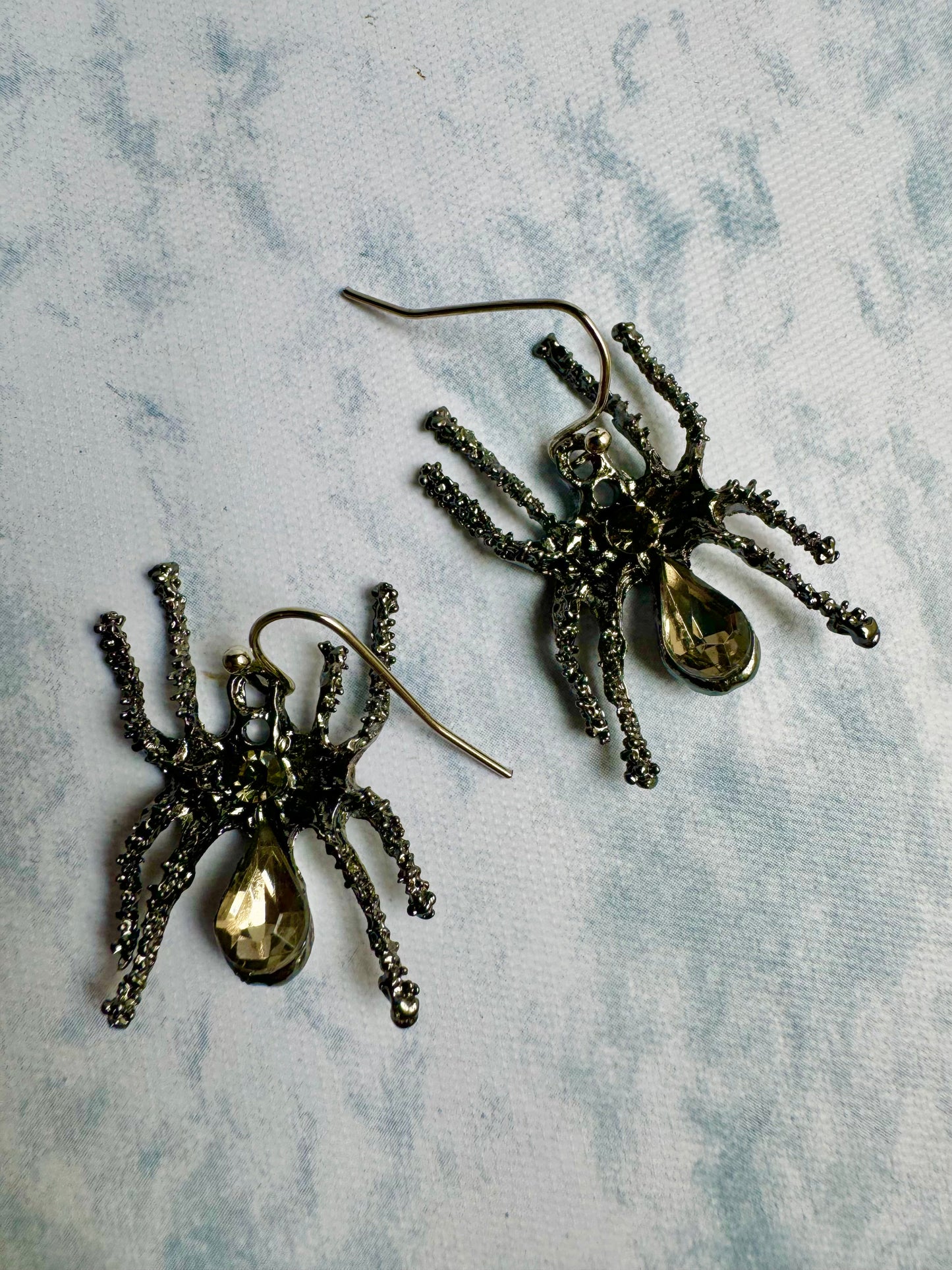 E275 Aretes araña metal esmaltado negro 3cm