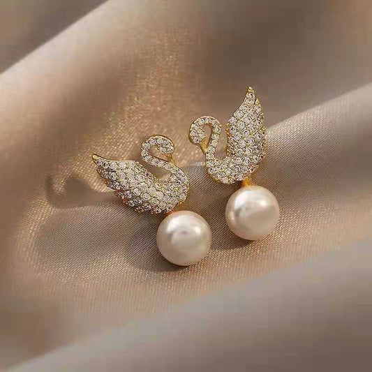 E3412 aretes cisne perla aleacion 2cm