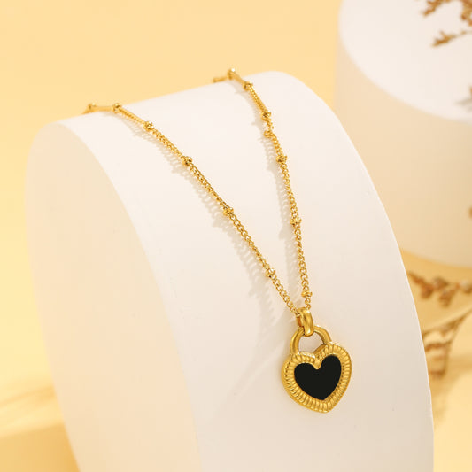 C780 Collar corazón negro acero de titanio 22cm largo 1cm dije