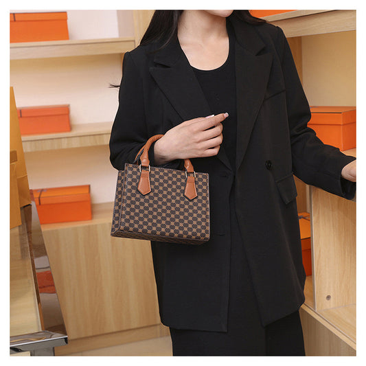J596 Bolsa de mano café cuero sintético 20.5x15.5cm