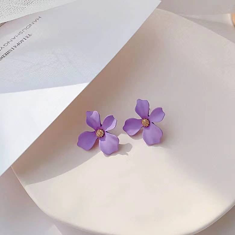 E4894 Aretes flor morada de retazos aleacion