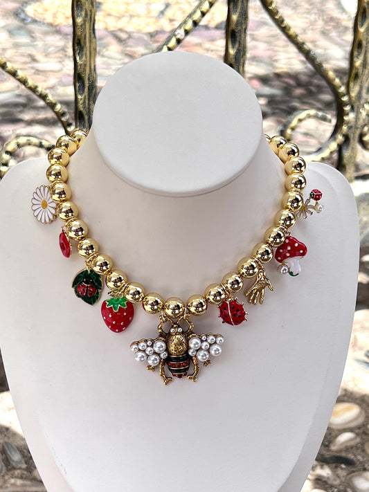 C939 Collar esferas doradas fresa  abeja aleacion 20cm