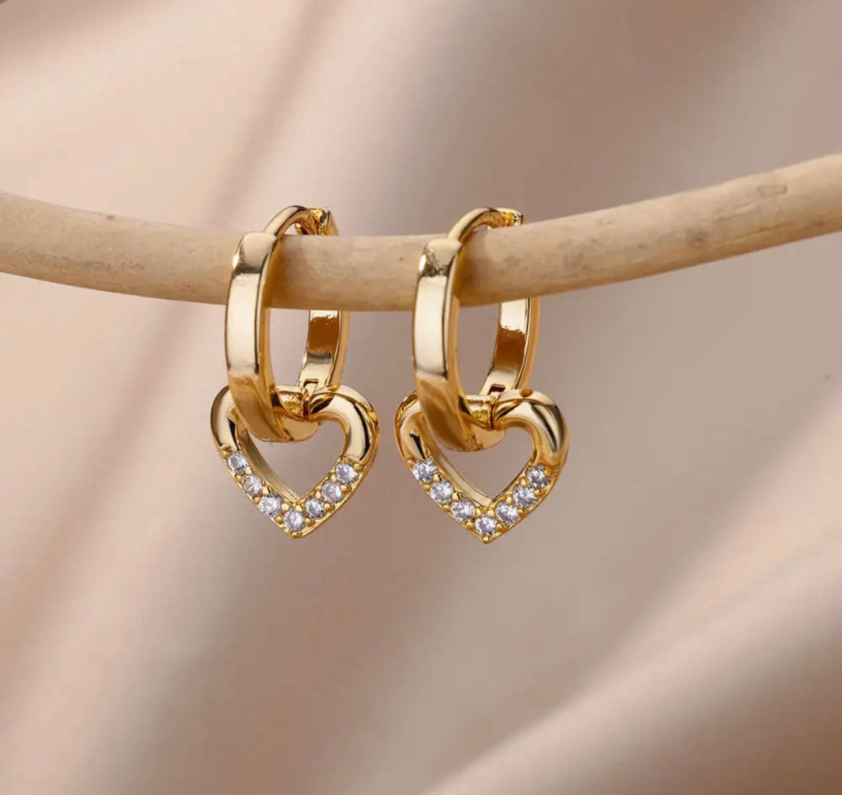 E5767 Aretes colgantes corazón dorado brillante acero inoxidable 3cm