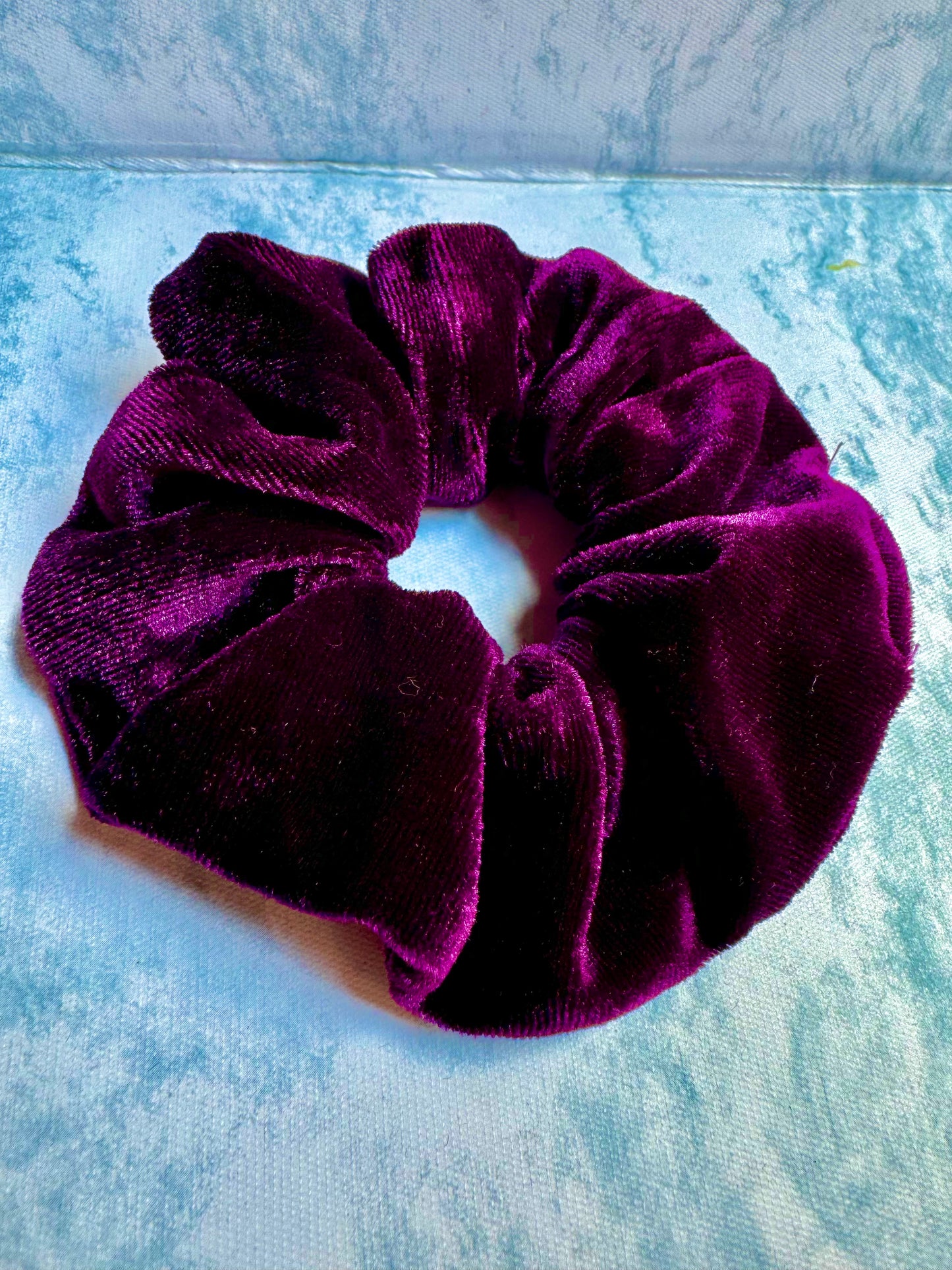 J215M Scrunchie para el cabello gamuza morada grande