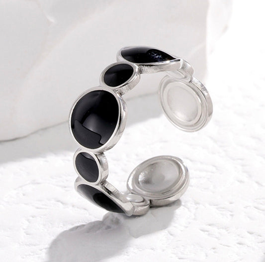 A534 anillo círculos negros plateado acero inoxidable 304 abierto