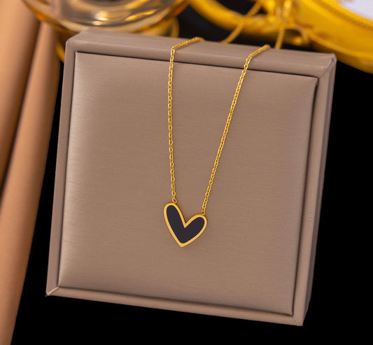 C1471 Collar dorado corazón negro acero de titanio 24cm largo 3cm dije