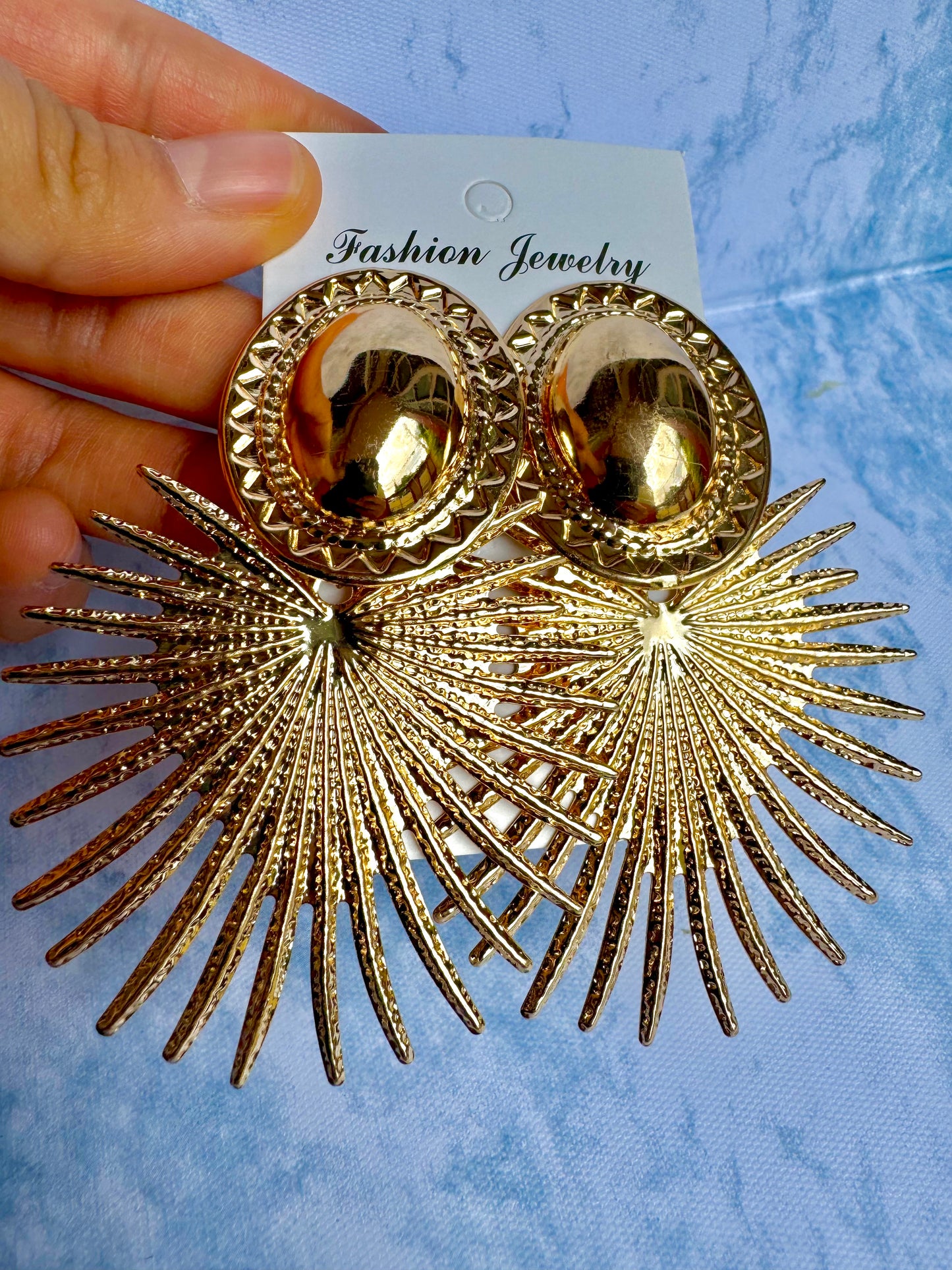 E1823 Aretes corazon rayos dorados aleacion 8cm