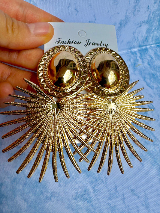 E1823 Aretes corazon rayos dorados aleacion 8cm