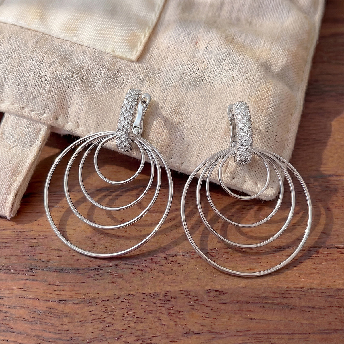 E7244 Aretes rondas electrochapado con aleacion 6.5cm