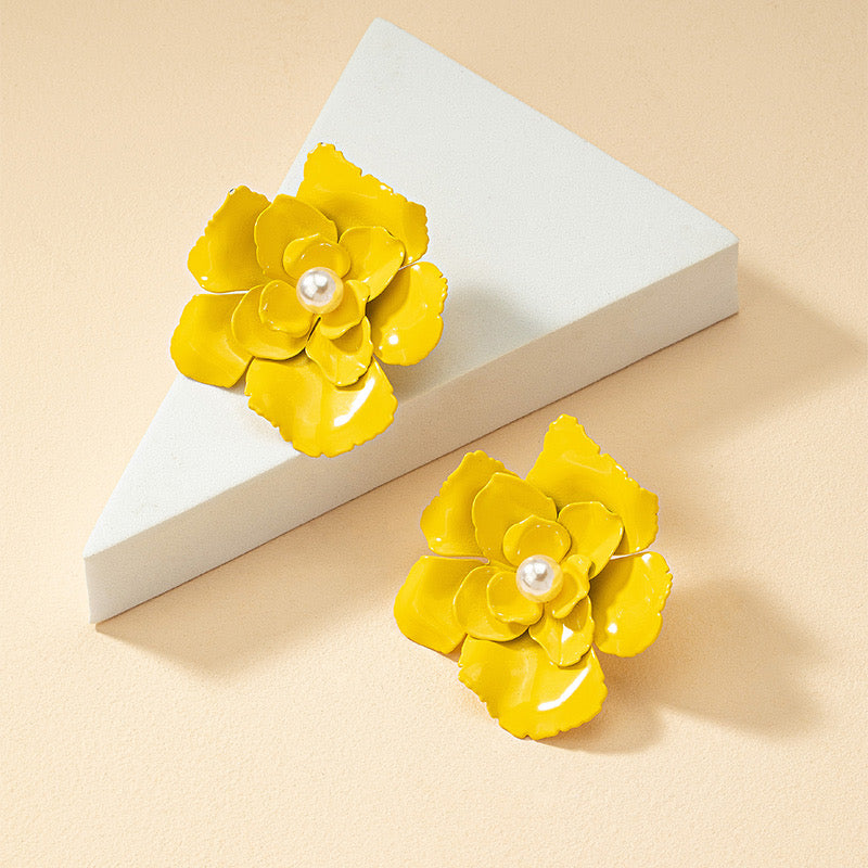 E3040A Aretes flor amarilla esmaltada aleacion 6cm