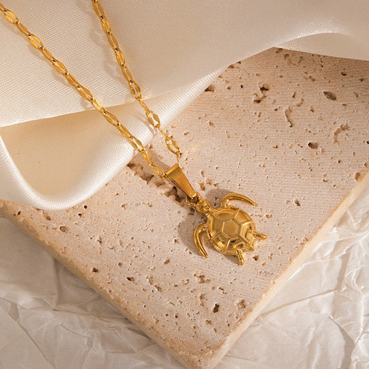 C1006 collar, tortuga dorada, Acero Inoxidable 21 cm largo 1 cm dije