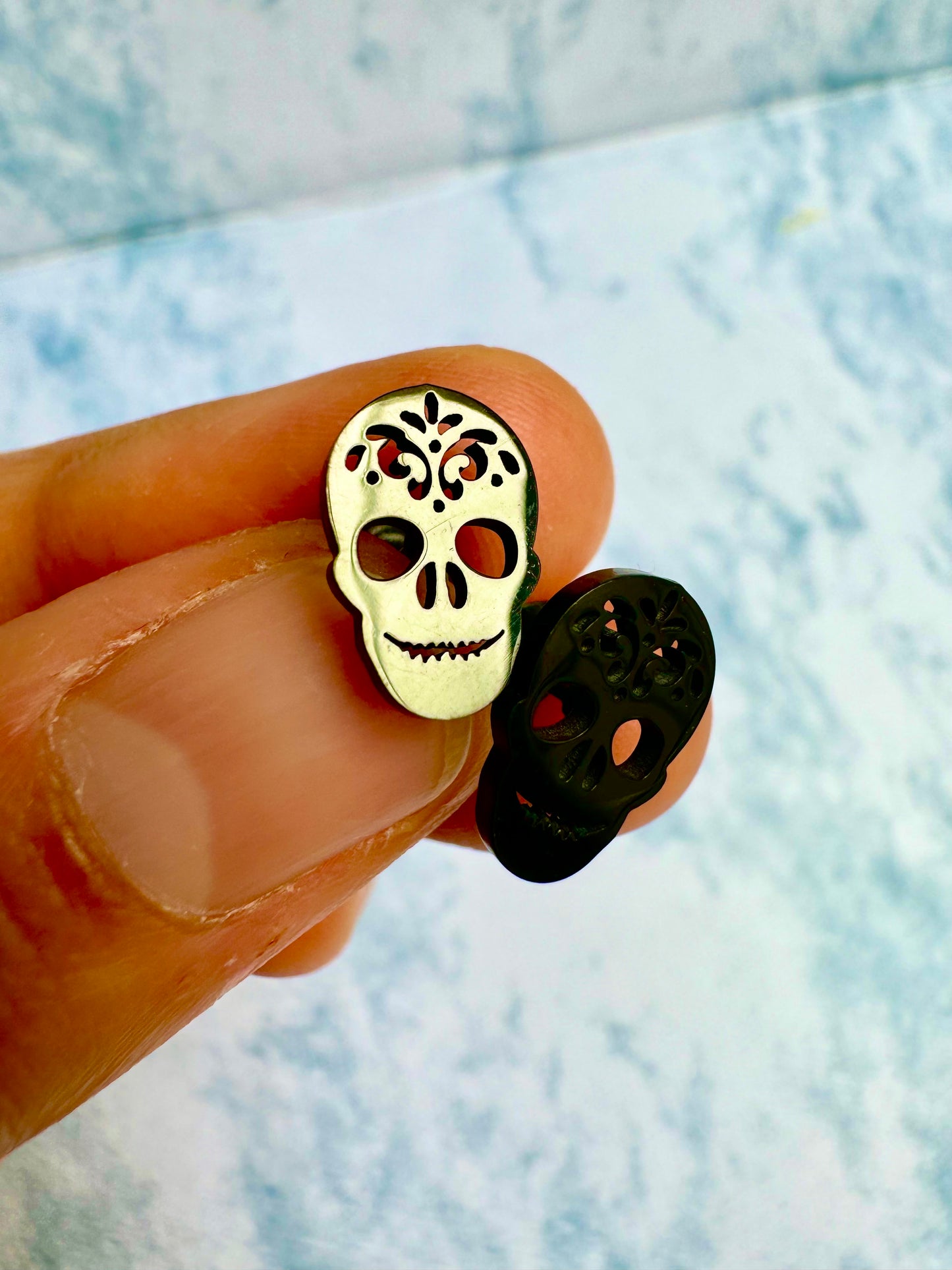 E256N Aretes calavera acero inoxidable negro 1cm