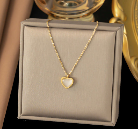 C1576 Collar dorado corazón perla acero inoxidable 304 23cm largo 1.5cm dije