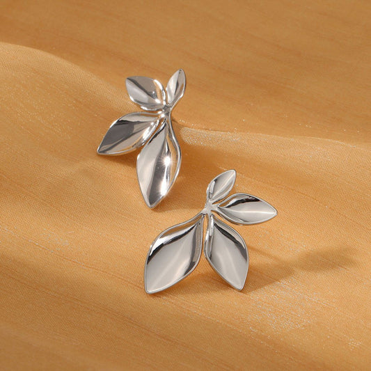 E5981 Aretes petalo plateado 4cm aleacion