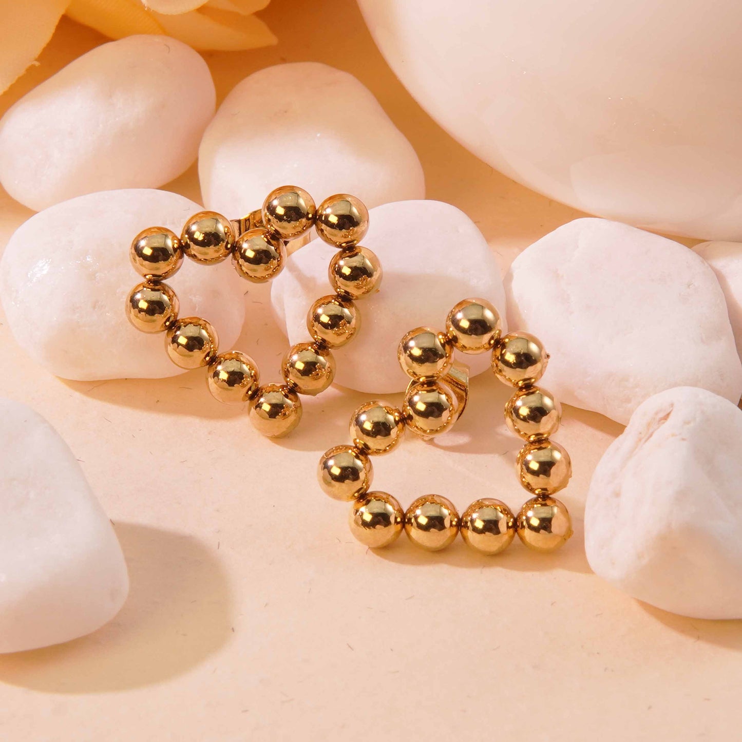 E3213 Aretes corazon esferas doradas acero inoxidable chapado en oro 18k 2cm